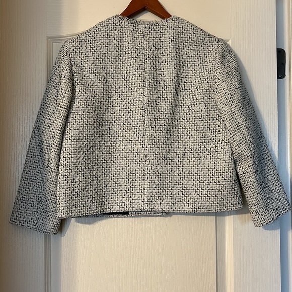 Banana Republic White Black and Silver Blazer Size 12P Great Condition! - Picture 2 of 3